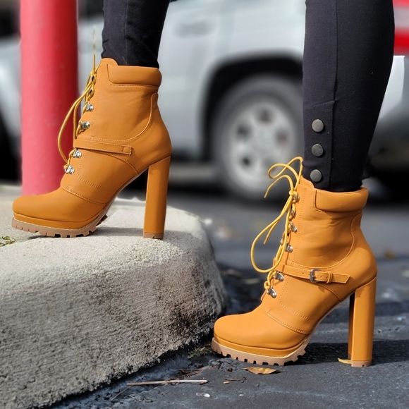 Camel Nubuck Lace-Up Block High Heeled Platform Ankle Boots - Picture 5 of 6